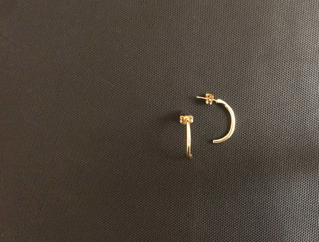 18k Short Clasp Earrings